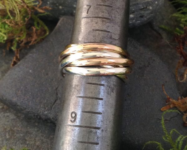 6-piece rolling ring with mixed metals